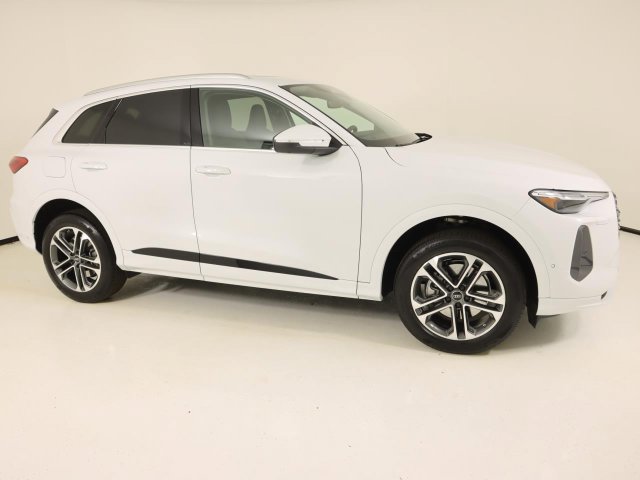 Certified 2025 Audi Q5 Premium Plus w/ Premium Plus AWD/4WD image 6