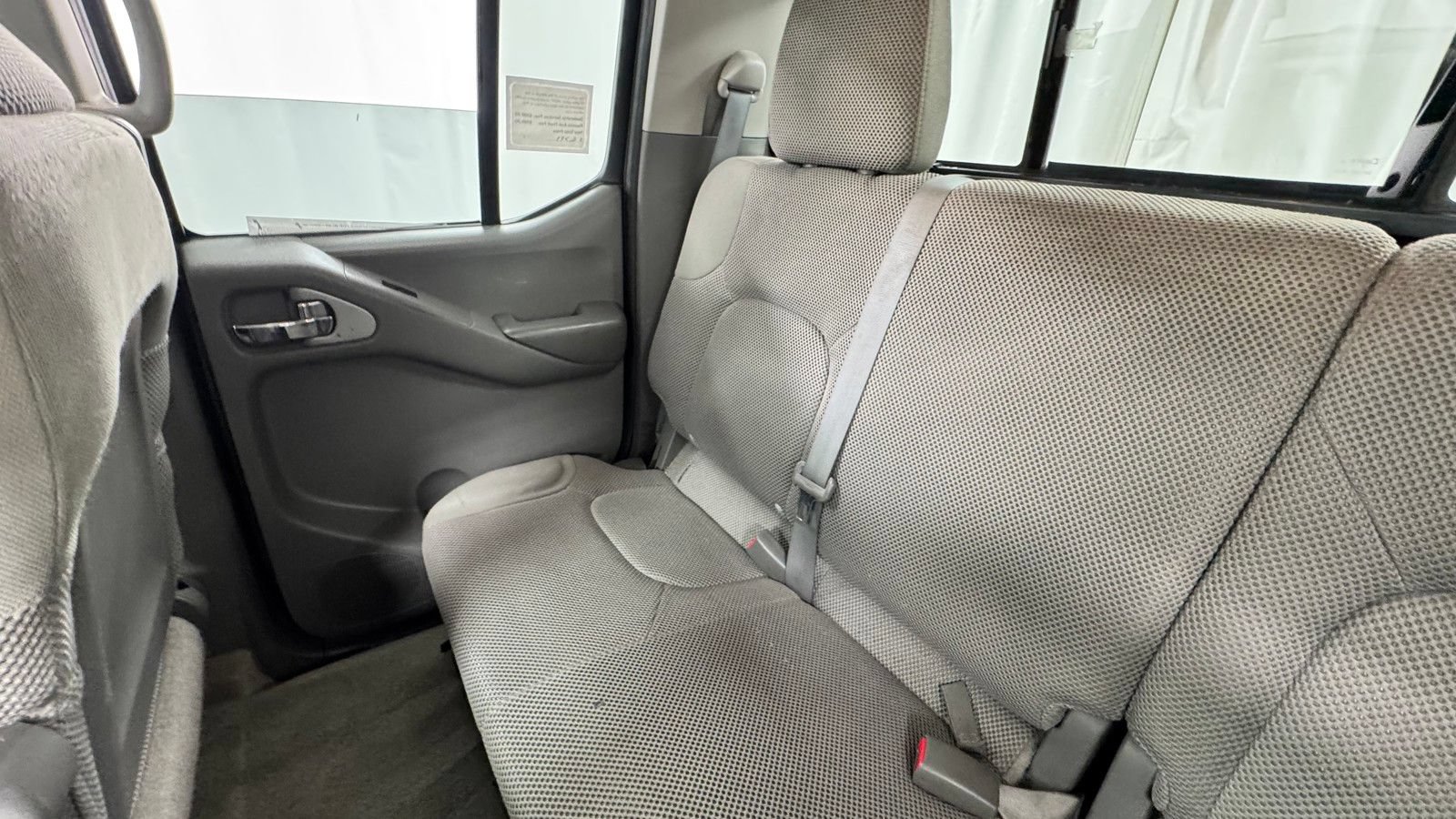 Used 2014 Nissan Frontier SV w/ SV Value Truck Package AWD/4WD image 14
