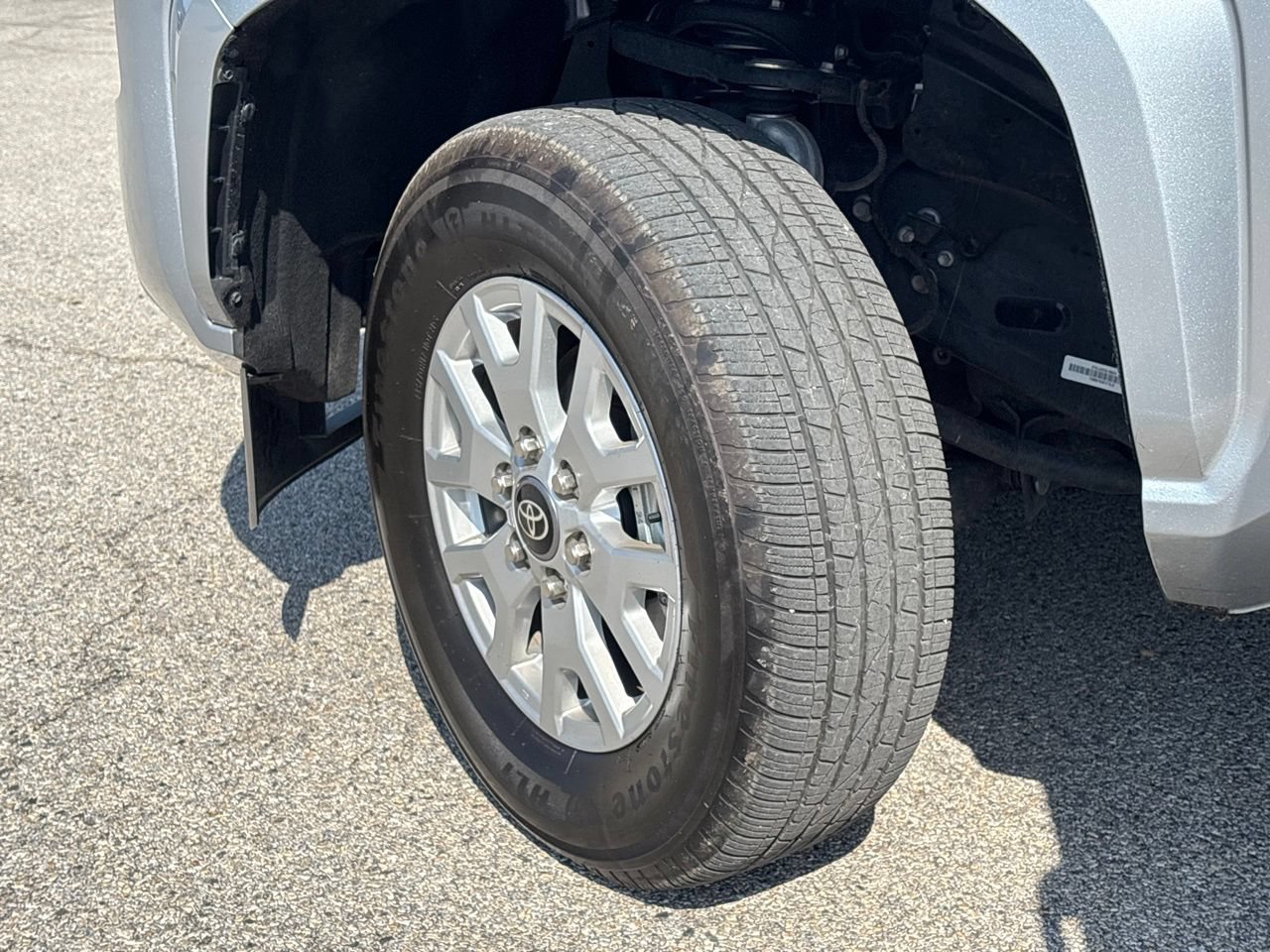 Used 2025 Toyota Tacoma SR5 AWD/4WD image 12