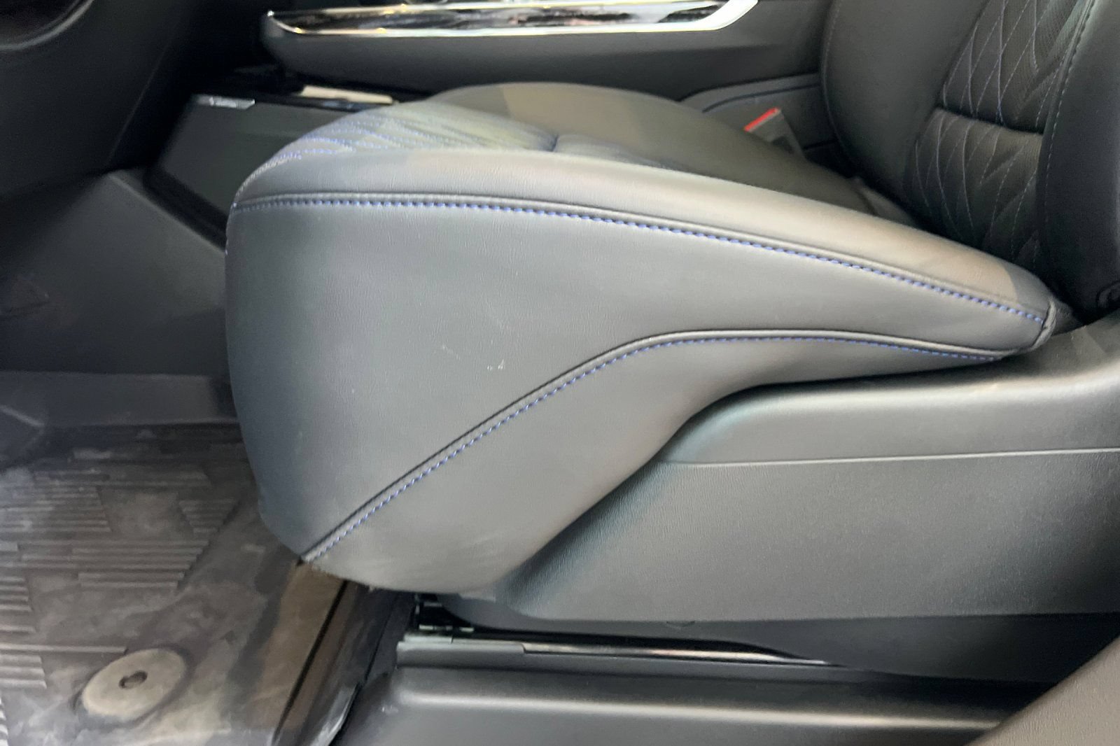 Used 2026 Cadillac Escalade IQL Sport 1 w/ LPO, ONYX Package AWD/4WD image 12