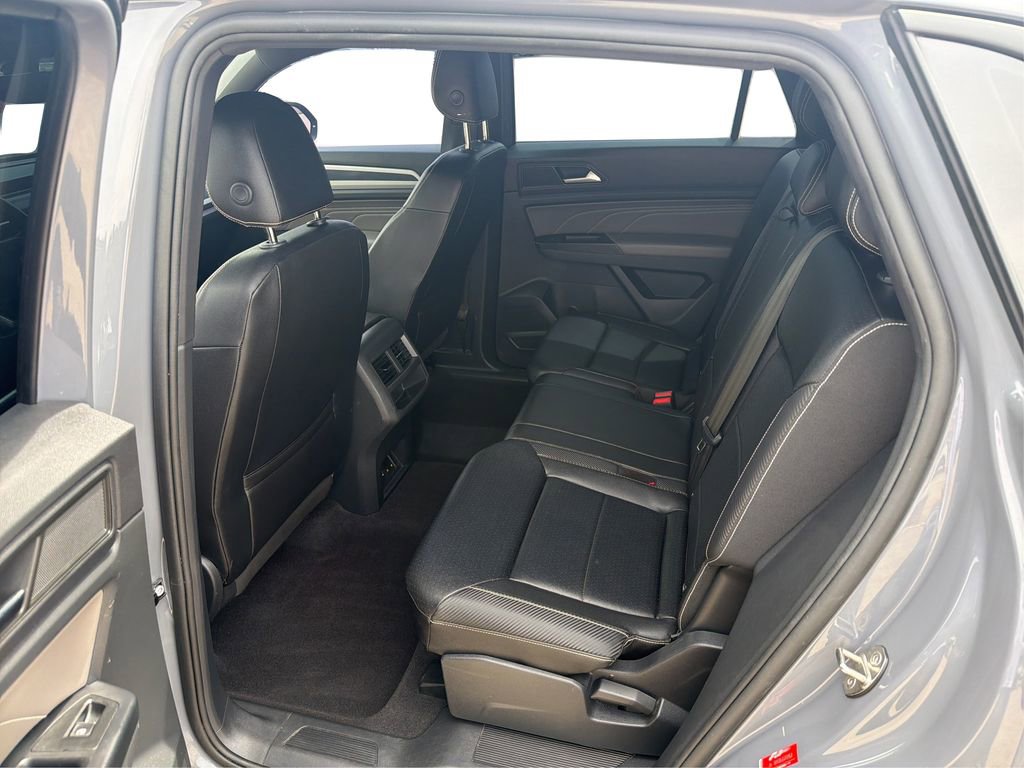 Used 2021 Volkswagen Atlas Cross Sport SE w/ Panoramic Sunroof Package FWD image 11