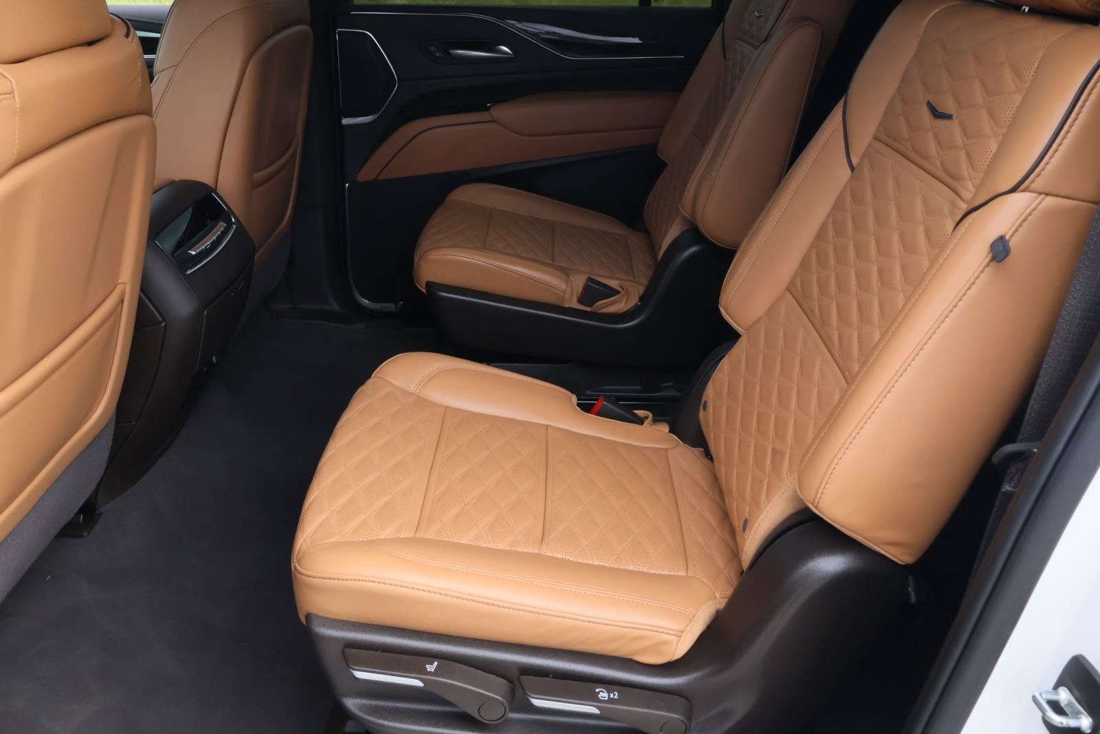 Certified 2024 Cadillac Escalade ESV Premium Luxury RWD image 26