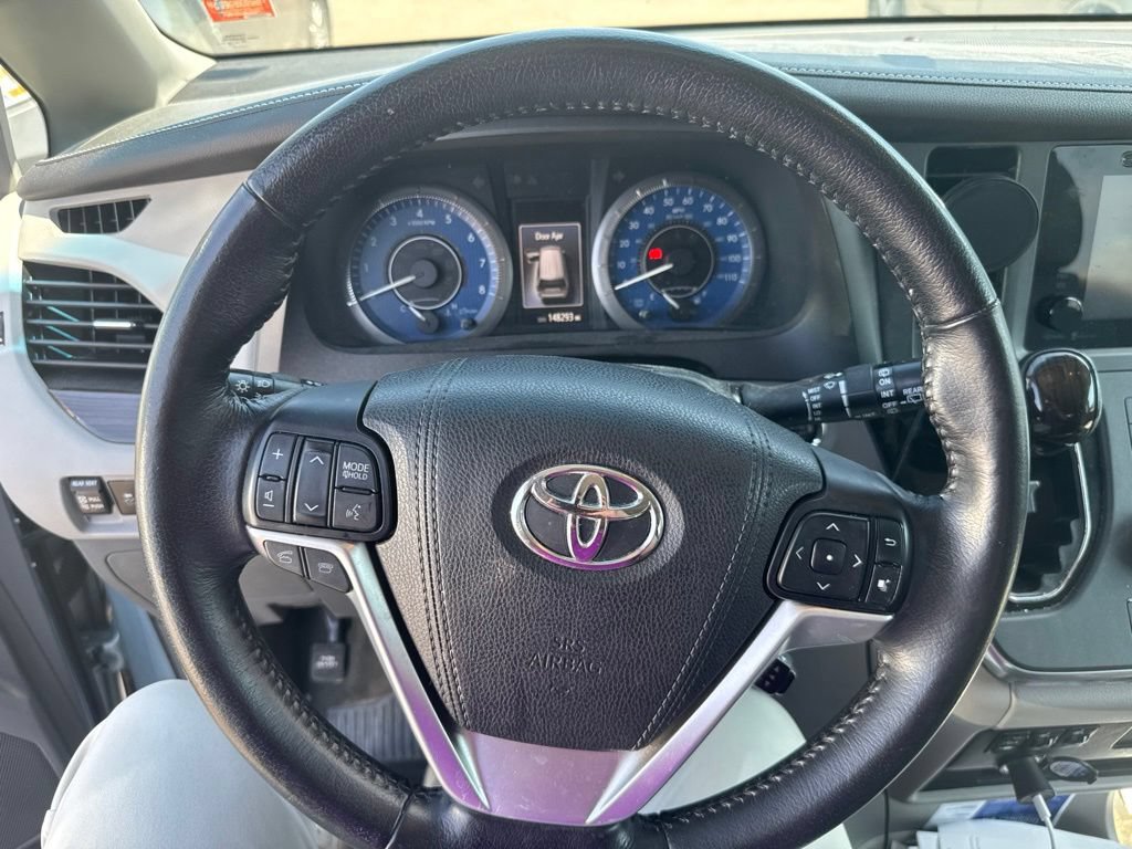 Used 2015 Toyota Sienna XLE Premium FWD image 17