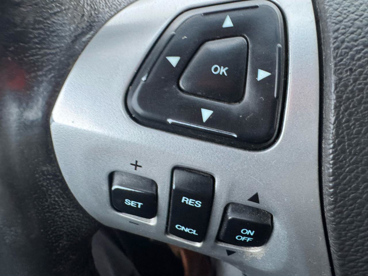Used 2013 Ford Edge SEL FWD image 17