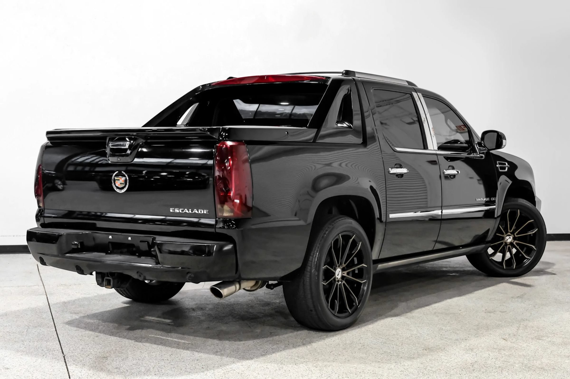 Used 2012 Cadillac Escalade EXT Premium AWD/4WD image 6