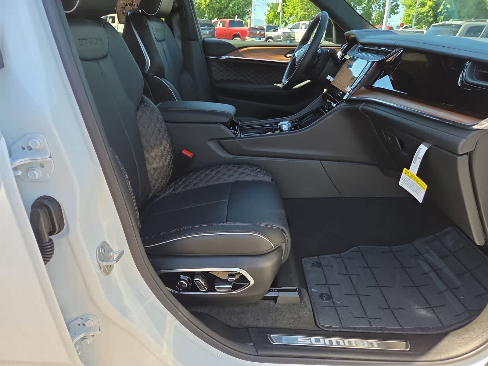 New 2026 Jeep Grand Cherokee Summit AWD/4WD image 22