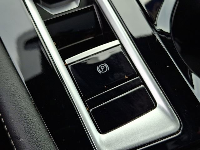 Used 2024 Volkswagen Atlas Cross Sport SE image 25