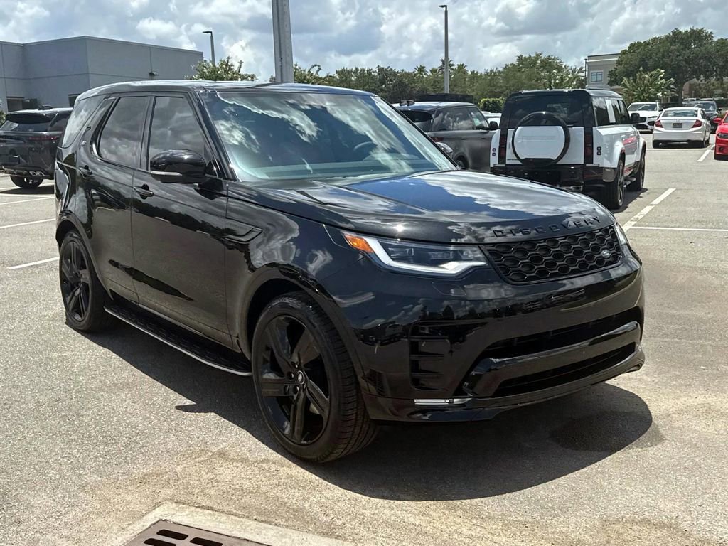 Used 2025 Land Rover Discovery Dynamic SE AWD/4WD image 9