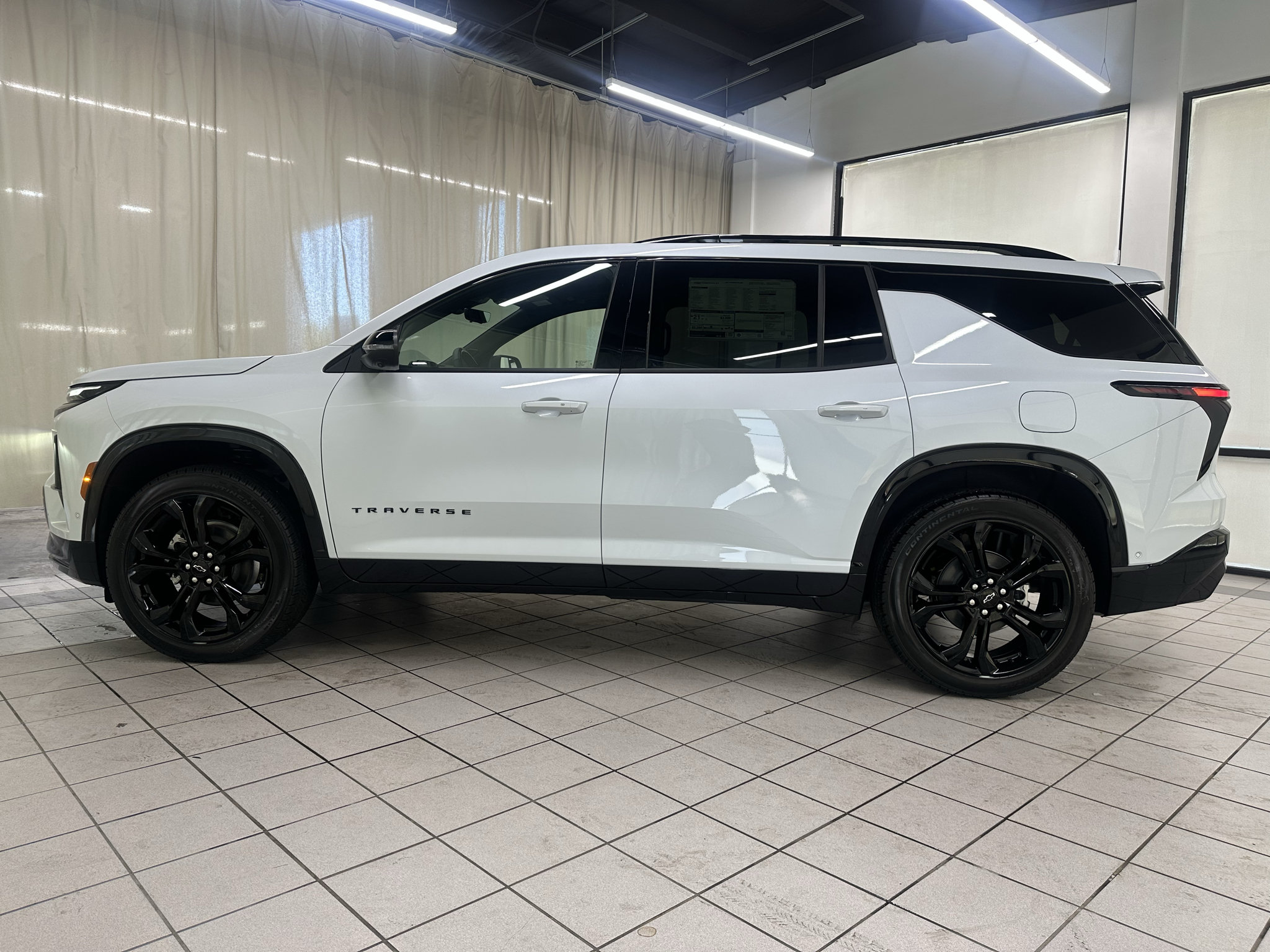 New 2027 Chevrolet Traverse RS w/ LPO, Floor Liner Package AWD/4WD image 8