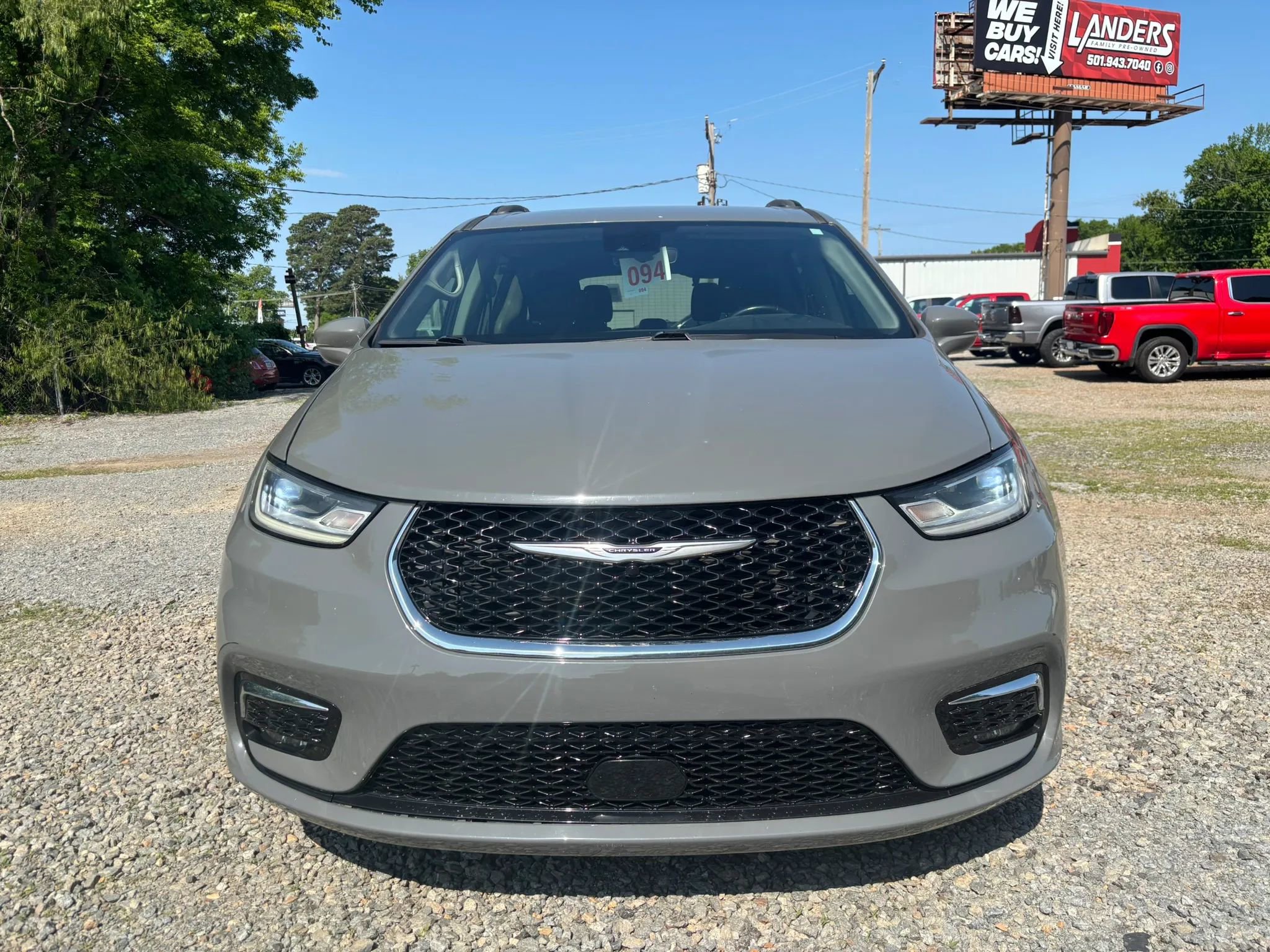 Used 2022 Chrysler Pacifica Touring-L FWD image 3