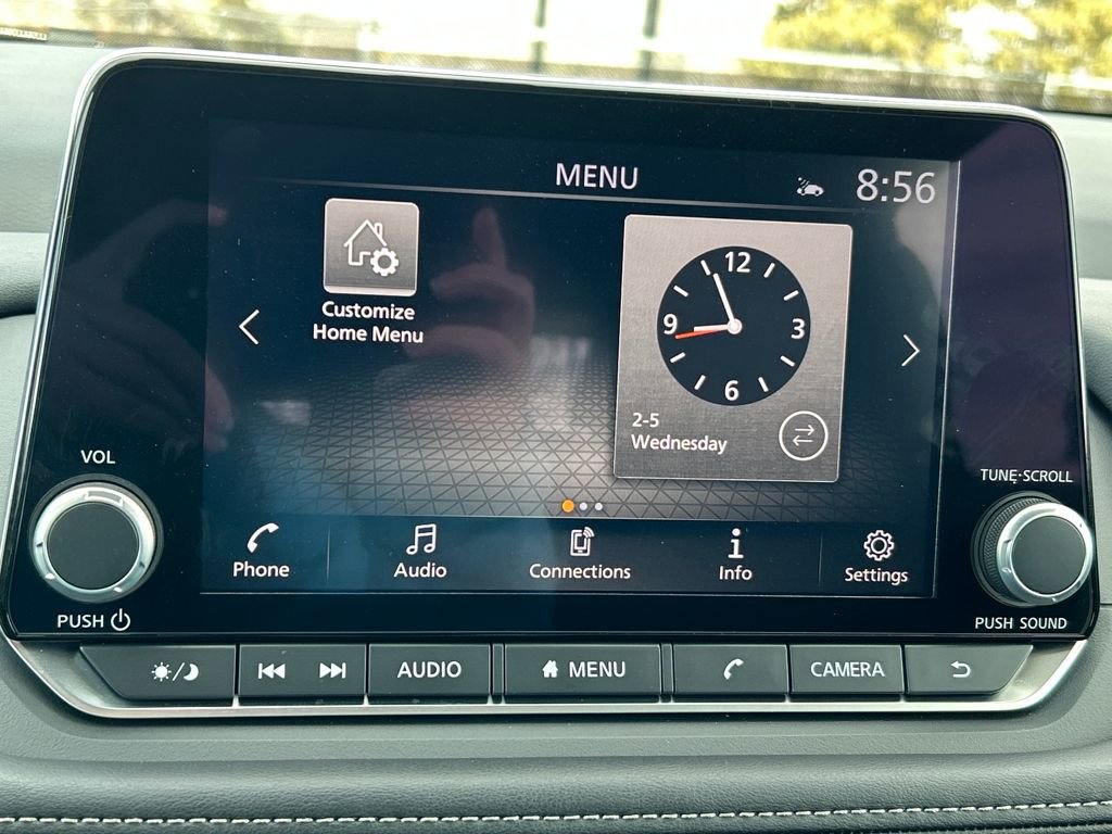 Used 2025 Nissan Rogue SV image 13