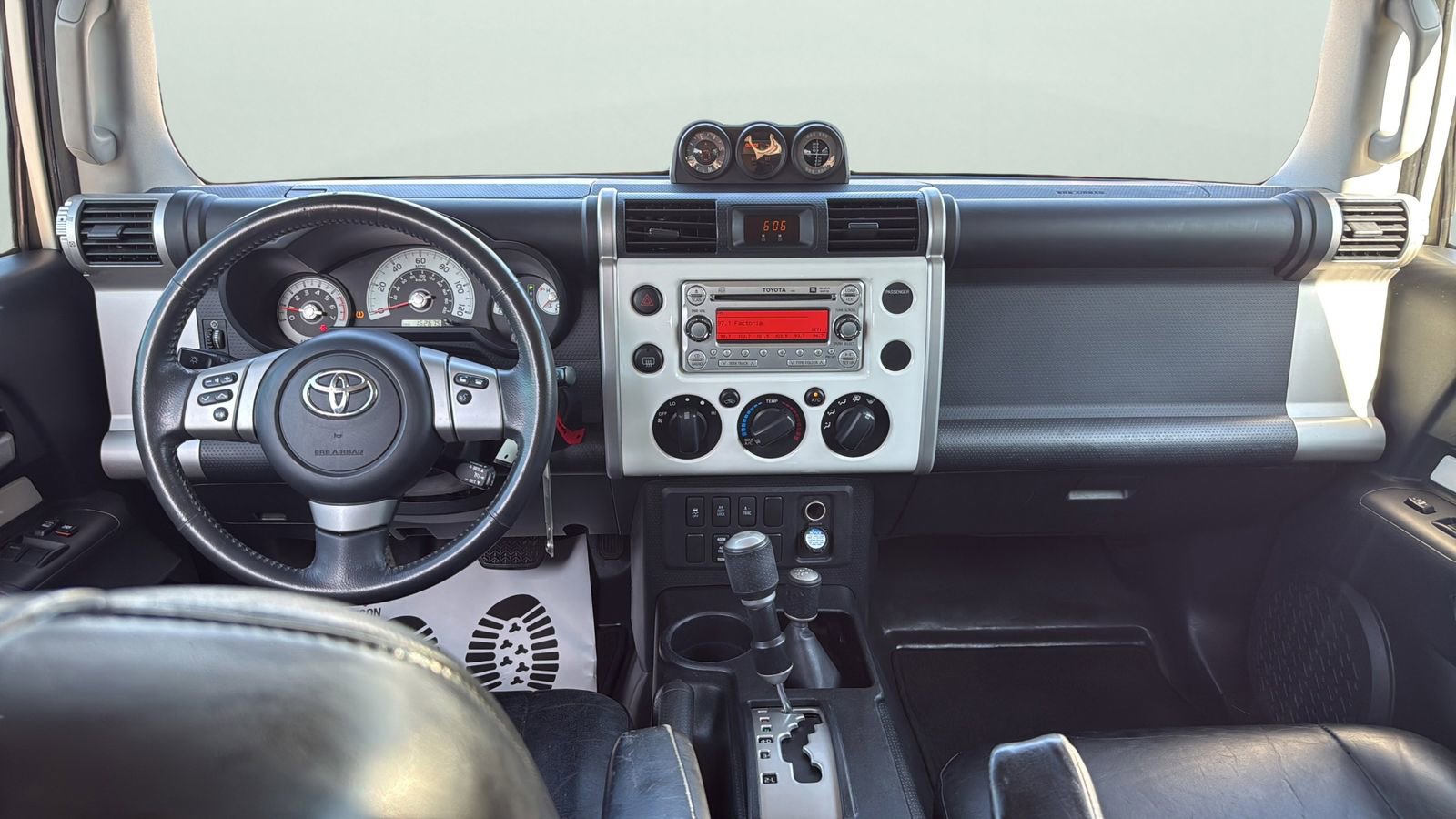 Used 2011 Toyota FJ Cruiser 4WD w/ Upgrade Pkg image 16