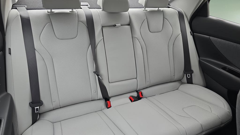 New 2026 Hyundai Elantra Limited FWD image 28
