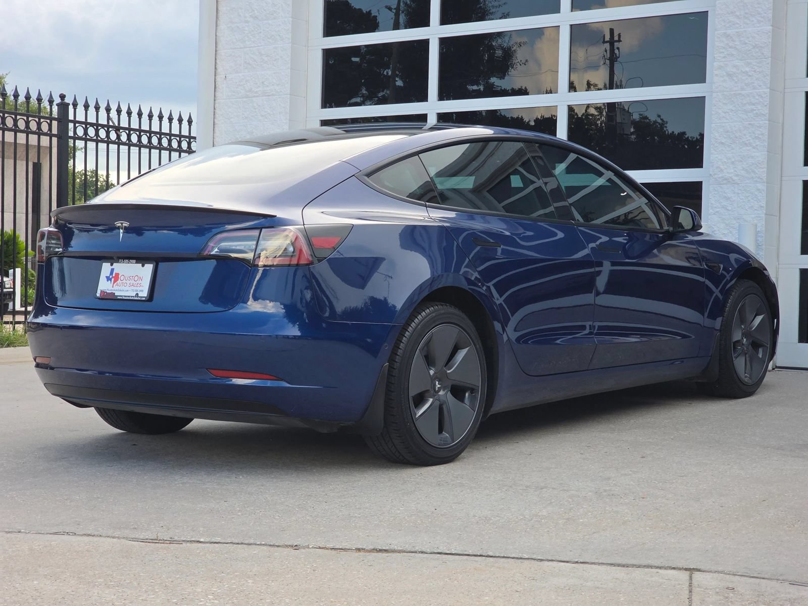 Used 2022 Tesla Model 3 Long Range AWD/4WD image 4