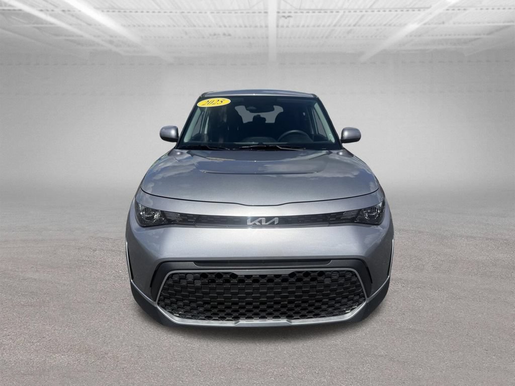 Used 2025 Kia Soul LX w/ LX Technology Package FWD image 12