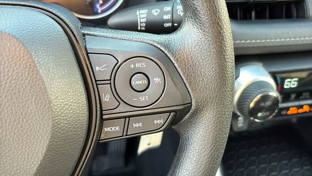 Used 2025 Toyota RAV4 LE AWD/4WD image 17