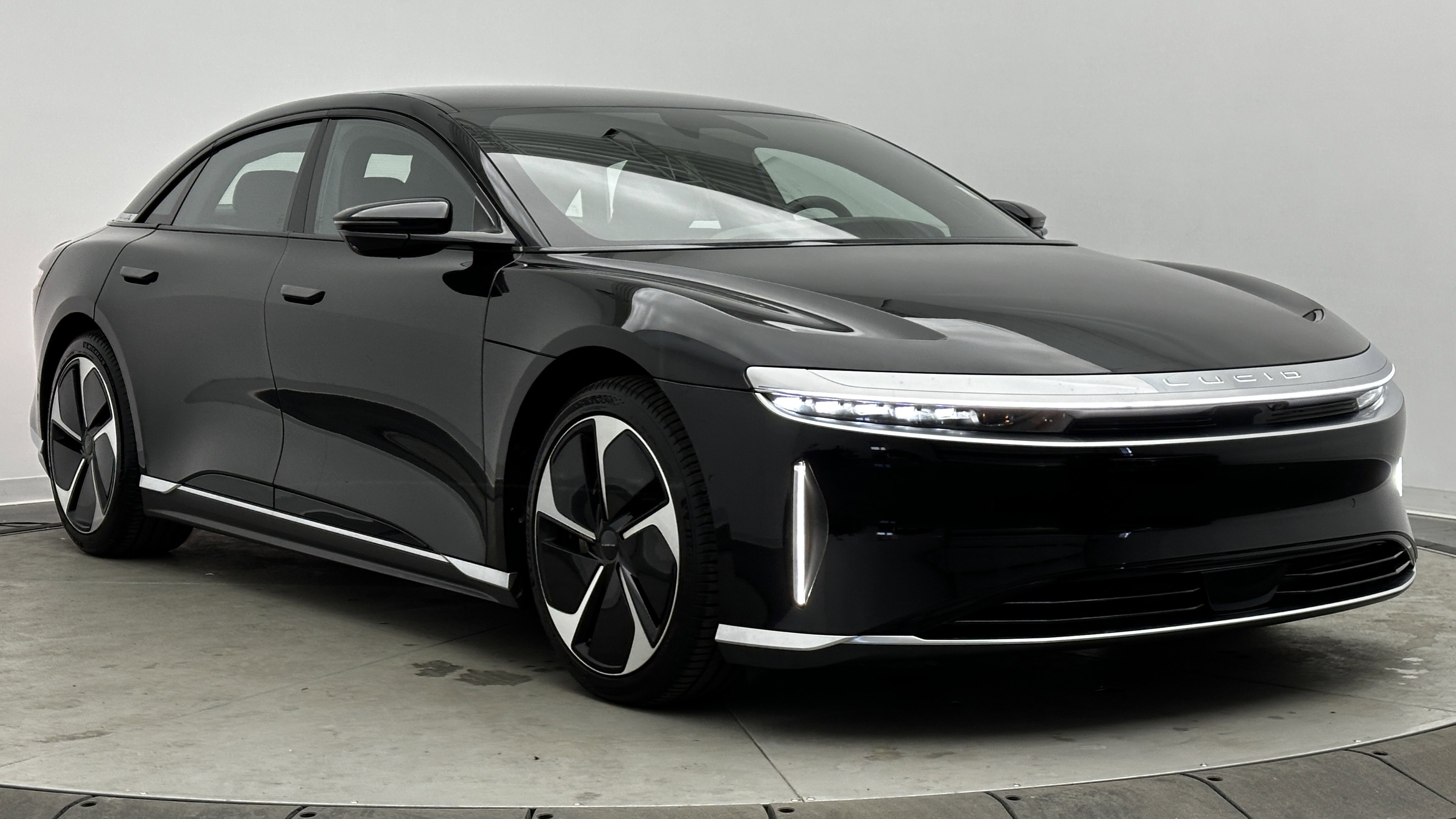 Used 2024 Lucid Air Touring image 3
