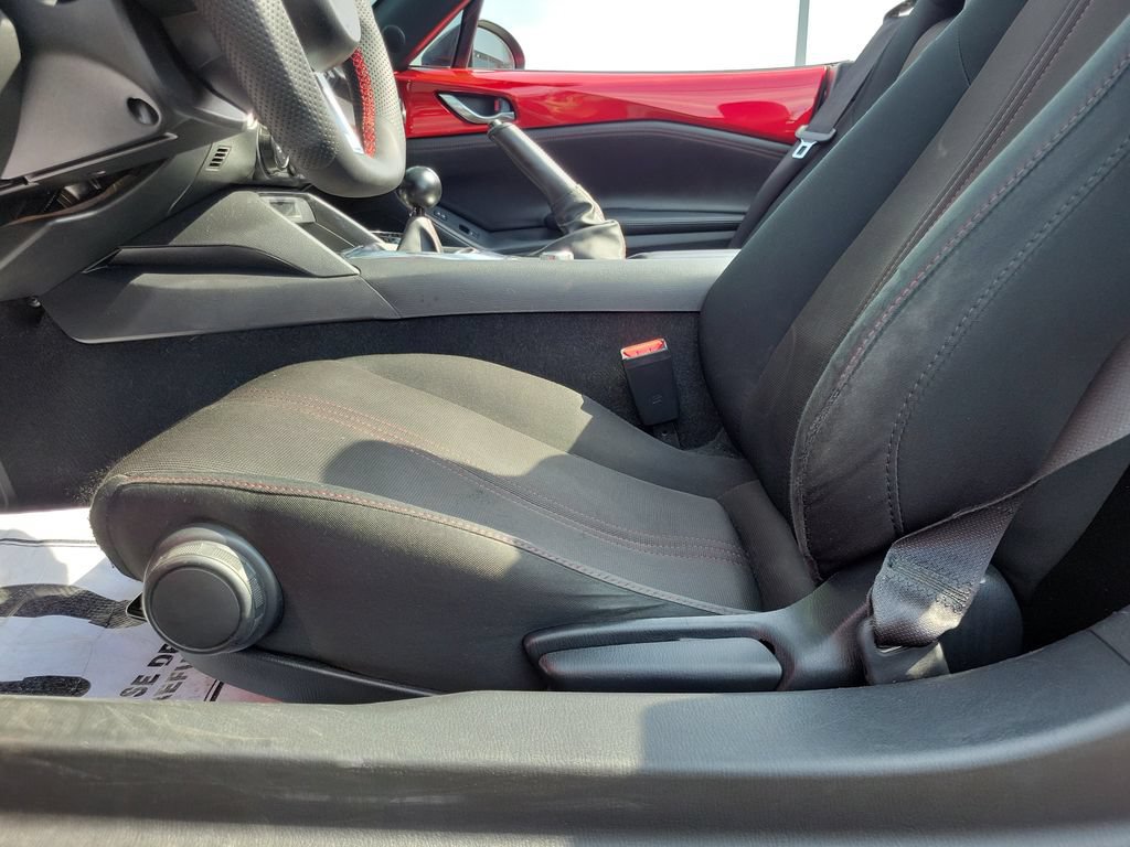 Used 2016 MAZDA MX-5 Miata Club RWD image 16