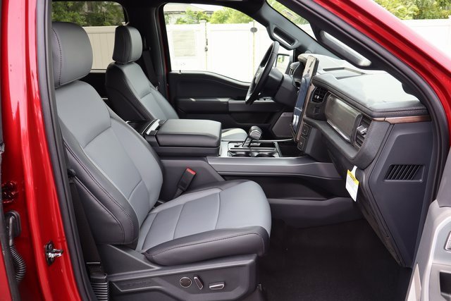 New 2025 Ford F150 Lightning Lariat w/ Max Trailer Tow Package image 39