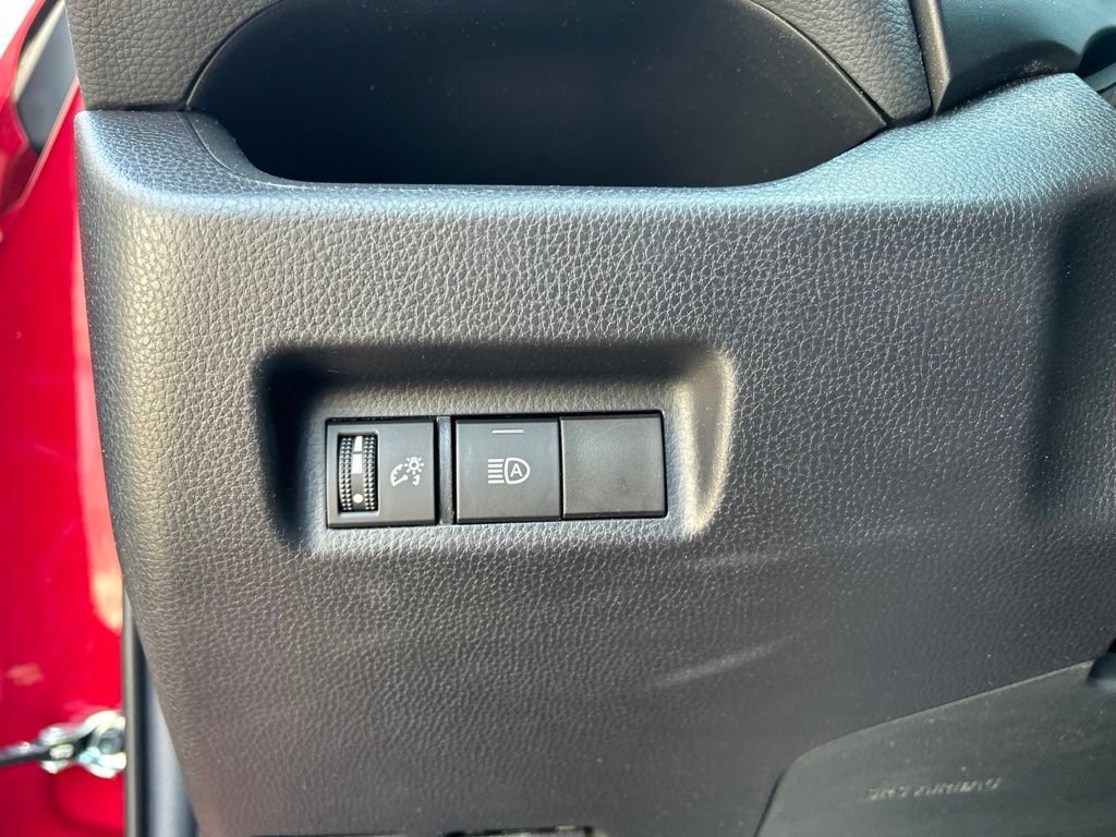Used 2021 Toyota RAV4 LE FWD image 18