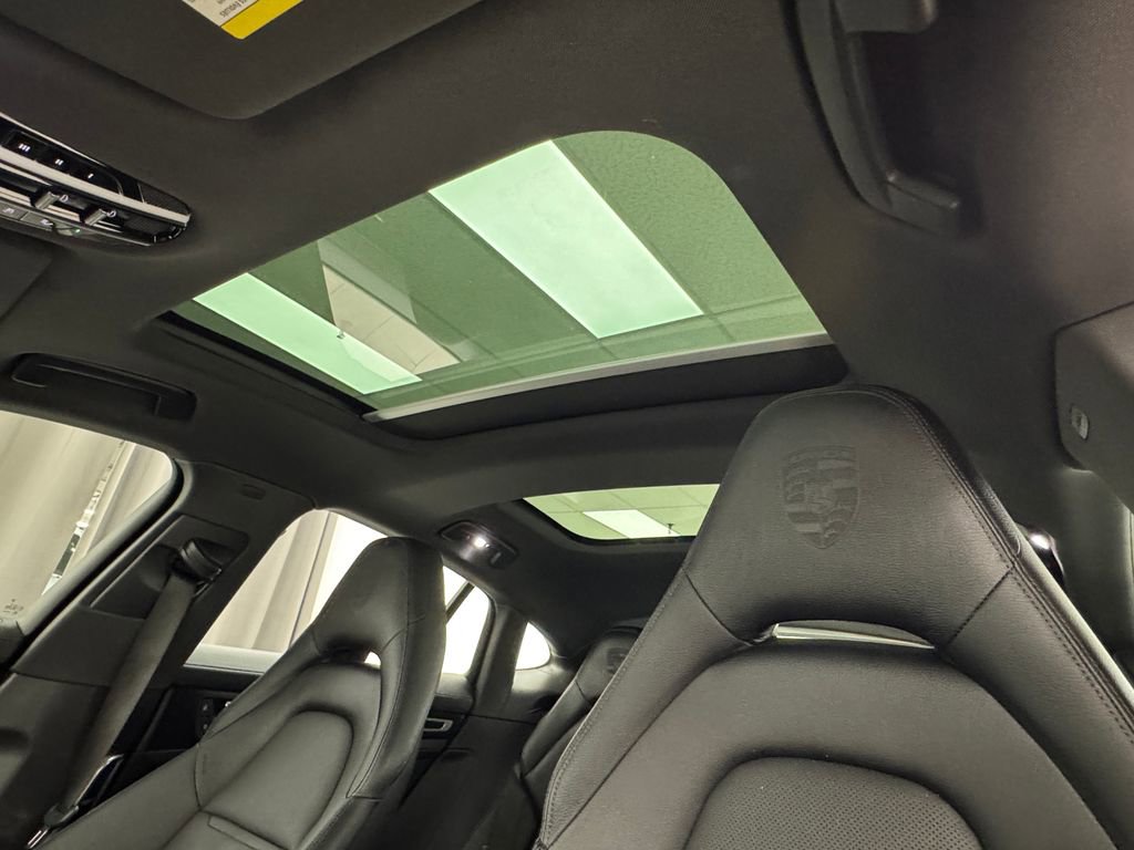 Used 2023 Porsche Panamera 4 Platinum Edition image 27