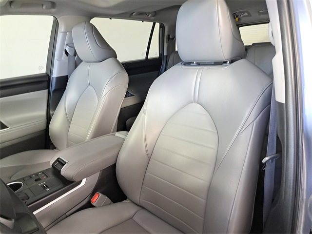 Used 2023 Toyota Highlander XLE image 19