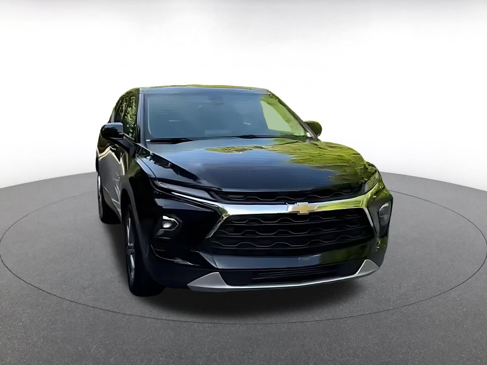 Used 2026 Chevrolet Blazer LT FWD image 3