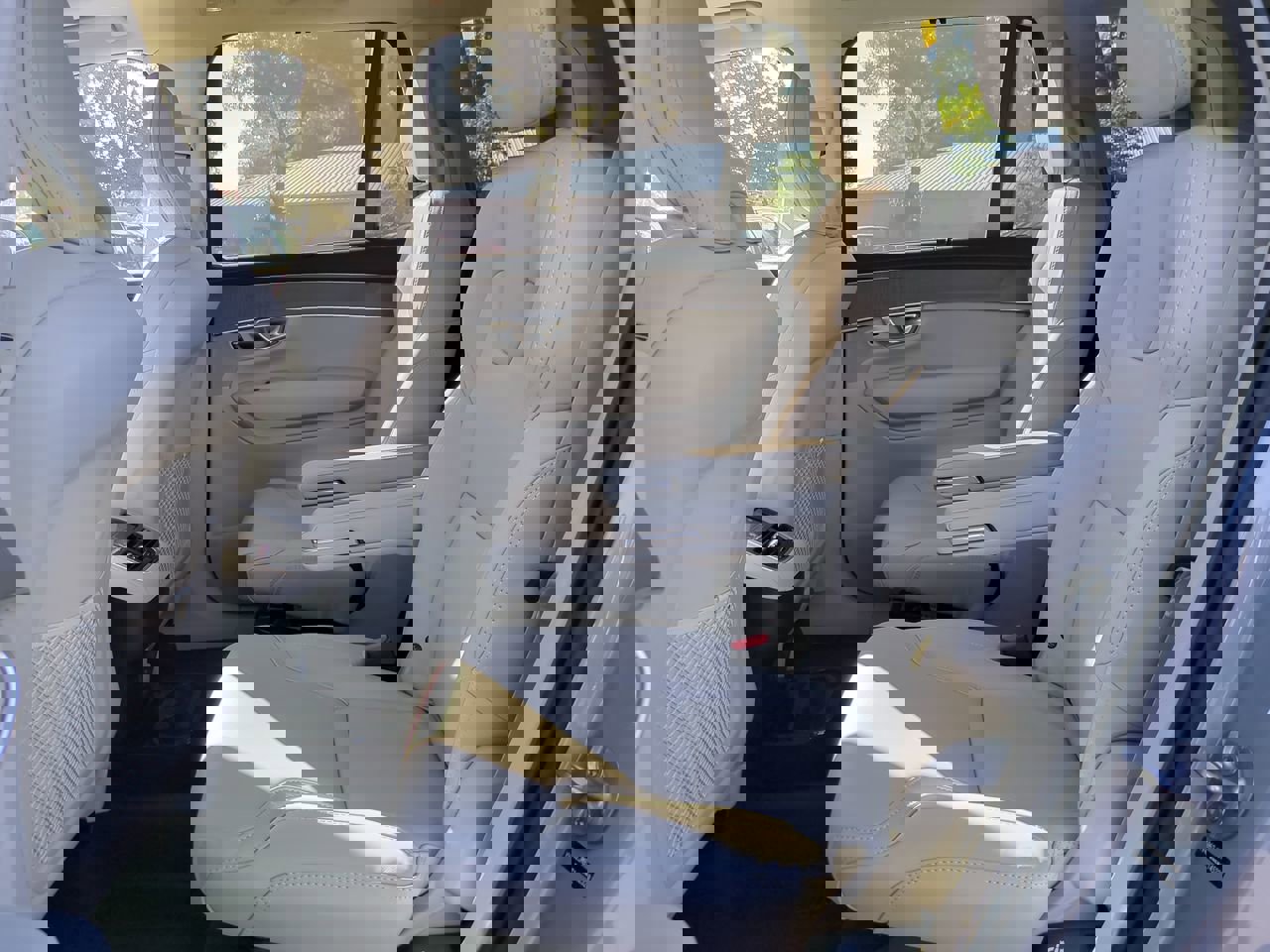 New 2026 Volvo XC90 B6 Ultra w/ Lounge Package image 12