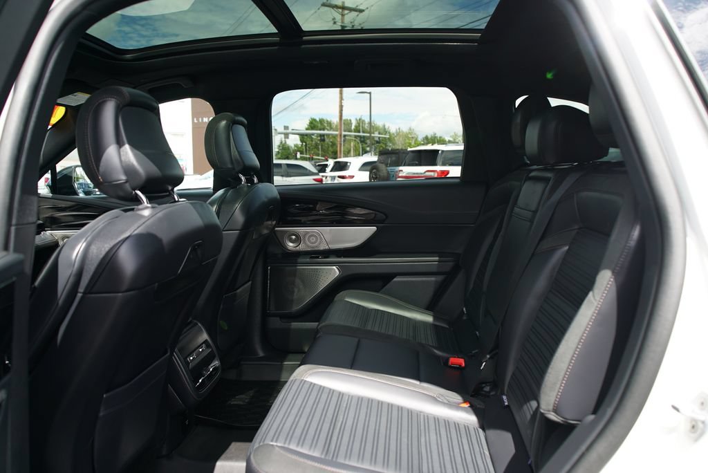 Used 2025 Lincoln Nautilus Reserve AWD/4WD image 11