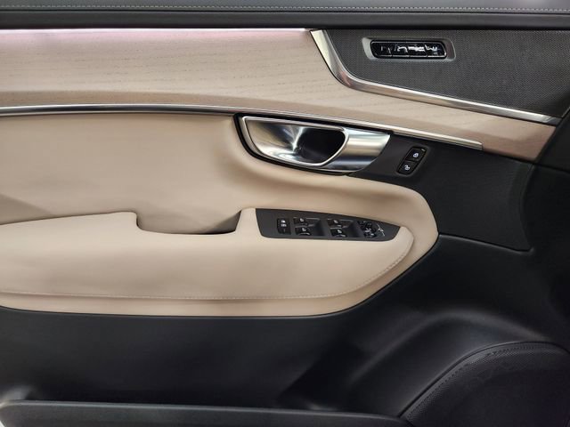 New 2025 Volvo XC90 T8 Core image 24