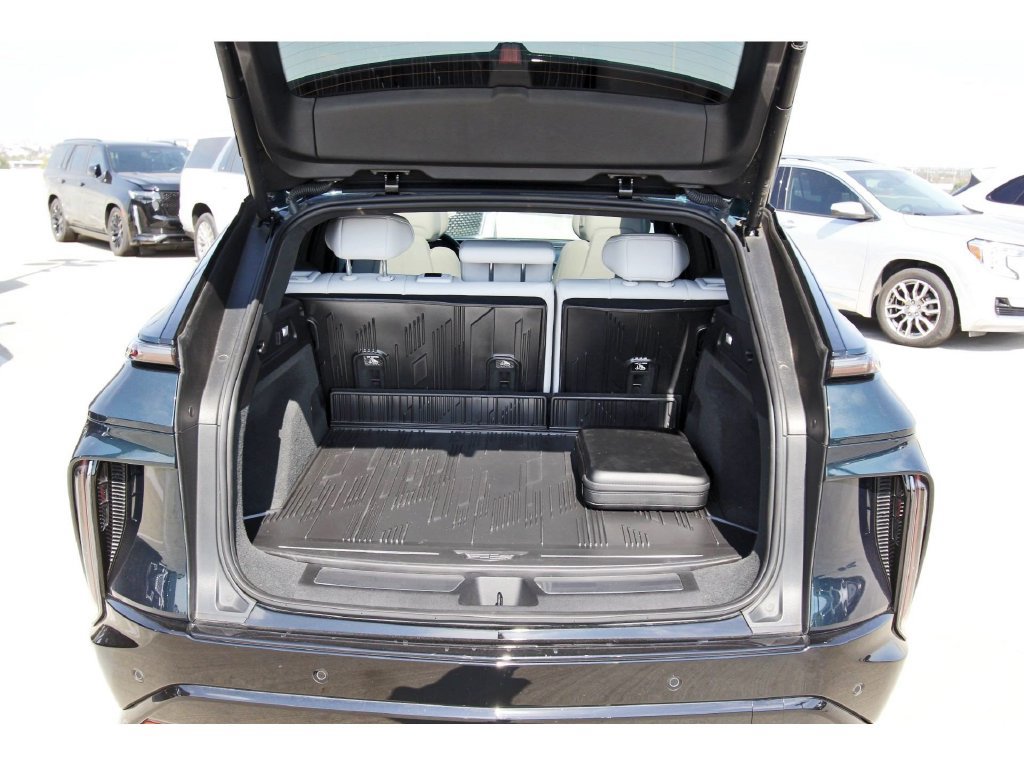 Used 2024 Cadillac Lyriq Sport RWD image 29