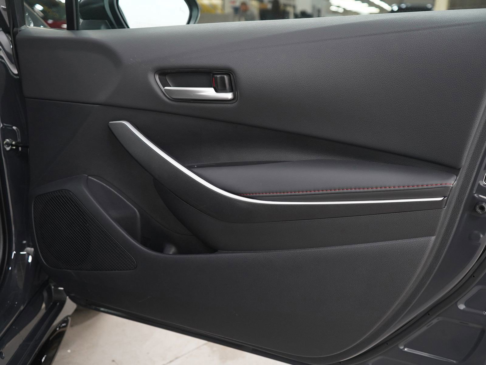 Used 2025 Toyota Corolla SE image 9