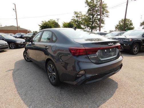 Used 2023 Kia Forte LXS w/ LXS Technology Package FWD image 7