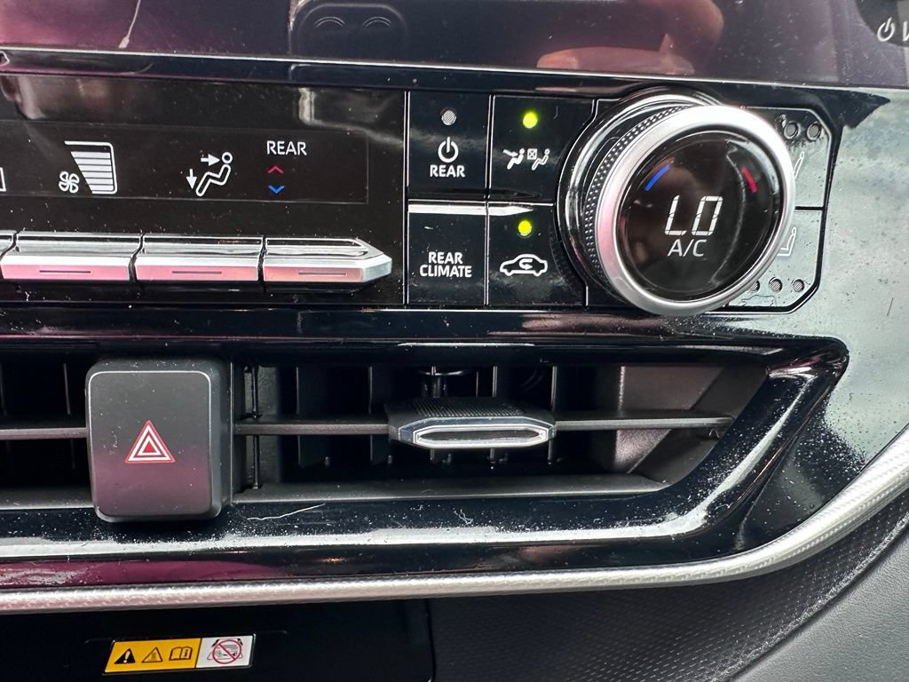 Certified 2024 Toyota Highlander Platinum AWD/4WD image 22