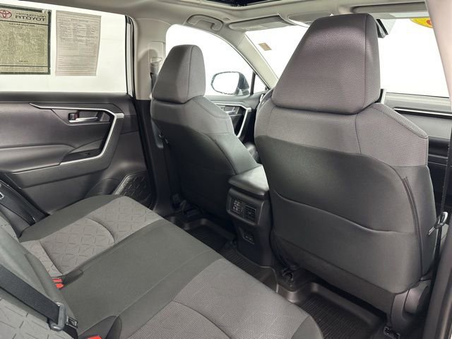 Used 2025 Toyota RAV4 XLE AWD/4WD image 28
