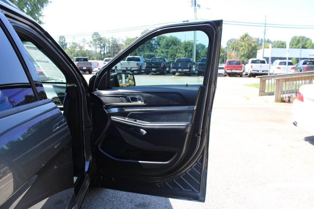 Used 2018 Ford Explorer XLT w/ Equipment Group 202A FWD image 33