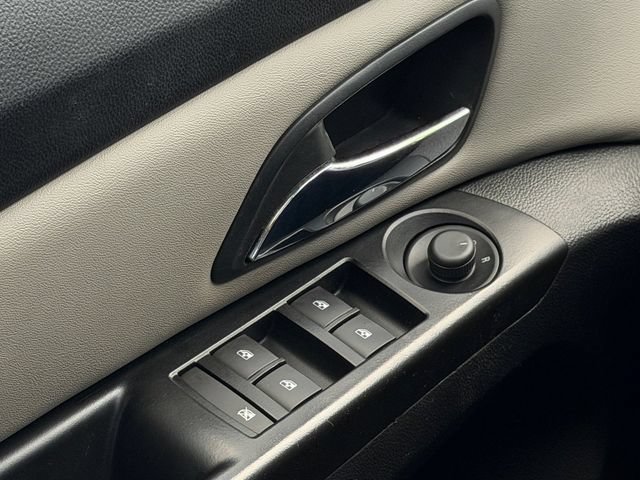 Used 2014 Chevrolet Cruze LS FWD image 21