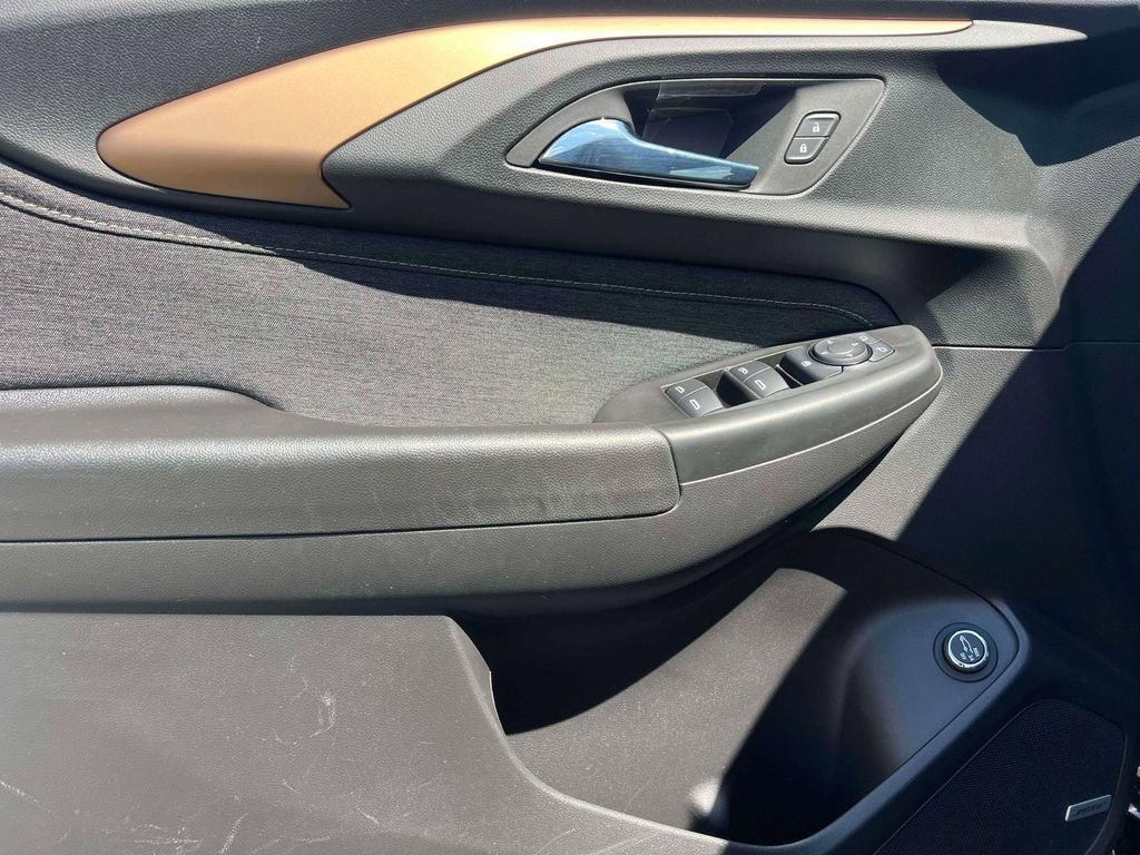 Used 2023 Chevrolet TrailBlazer ACTIV w/ Sun and Liftgate Package AWD/4WD image 17