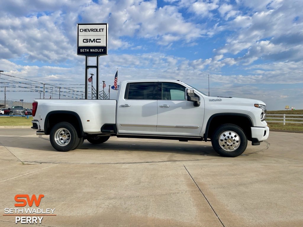 New 2026 Chevrolet Silverado 3500 High Country w/ Technology Package image 2