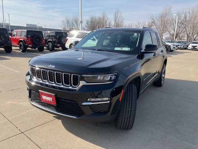 Used 2023 Jeep Grand Cherokee Limited image 3