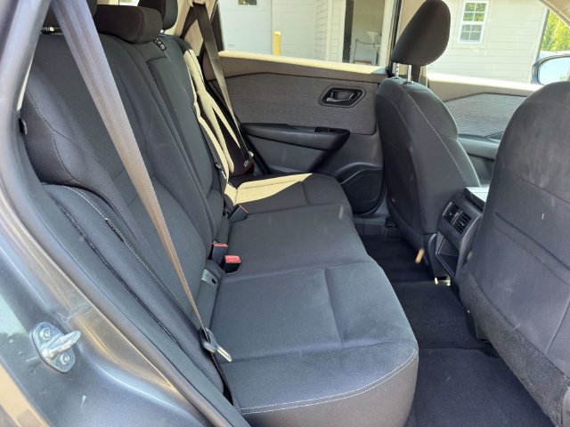 Used 2023 Nissan Rogue S AWD/4WD image 10