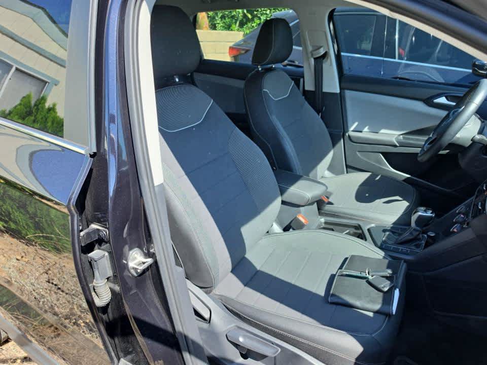 Used 2023 Volkswagen Taos SE FWD image 4