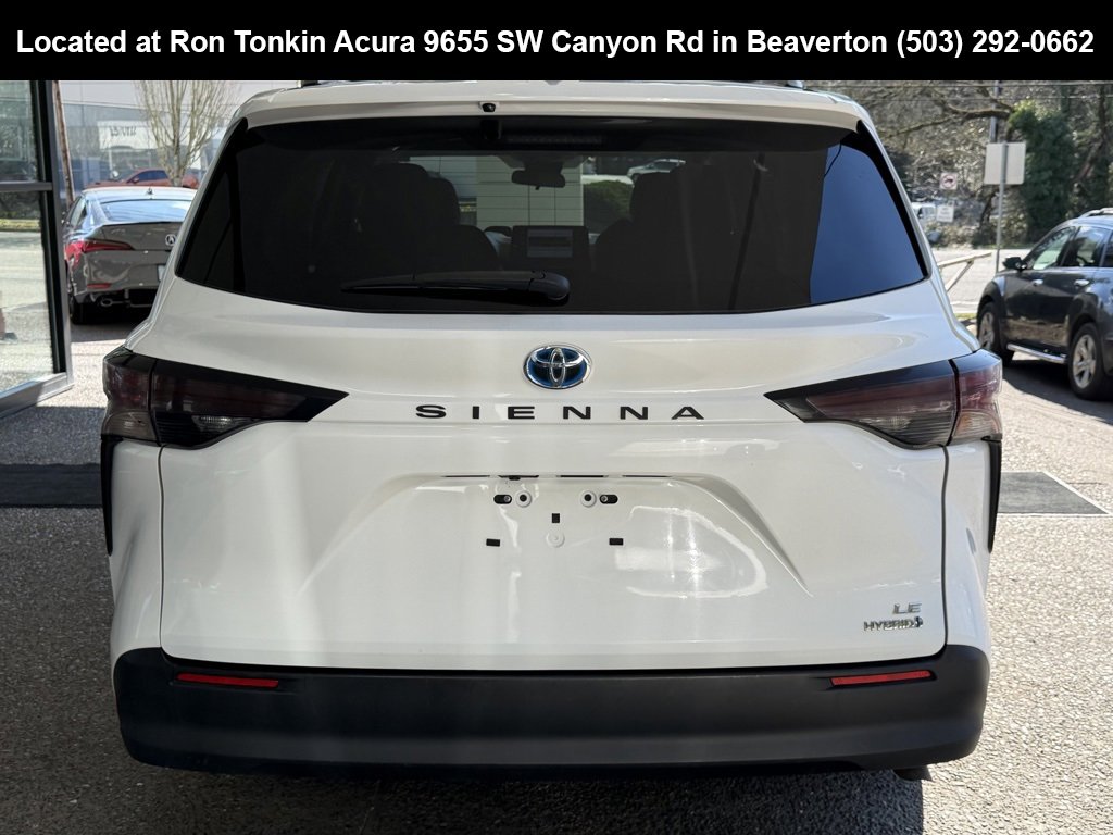 Used 2023 Toyota Sienna LE image 6