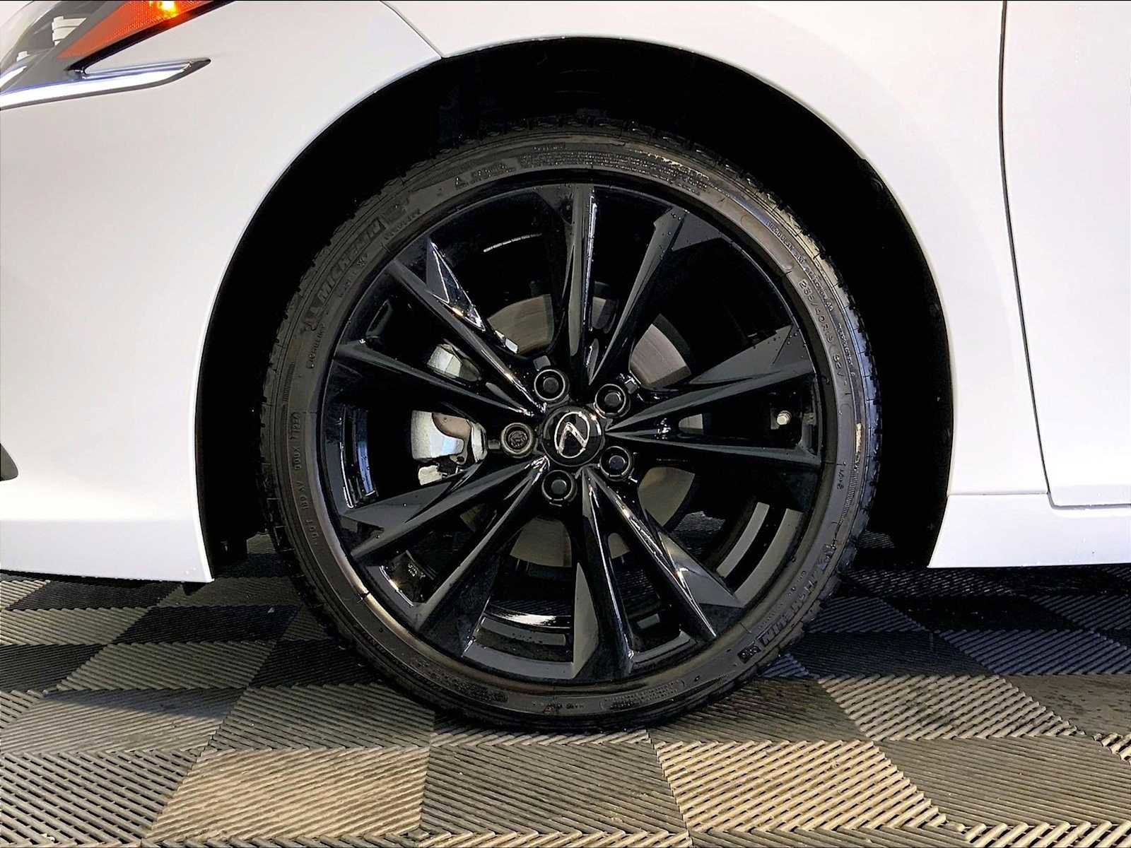 Used 2024 Lexus ES 350 F Sport w/ Technology Package FWD image 11