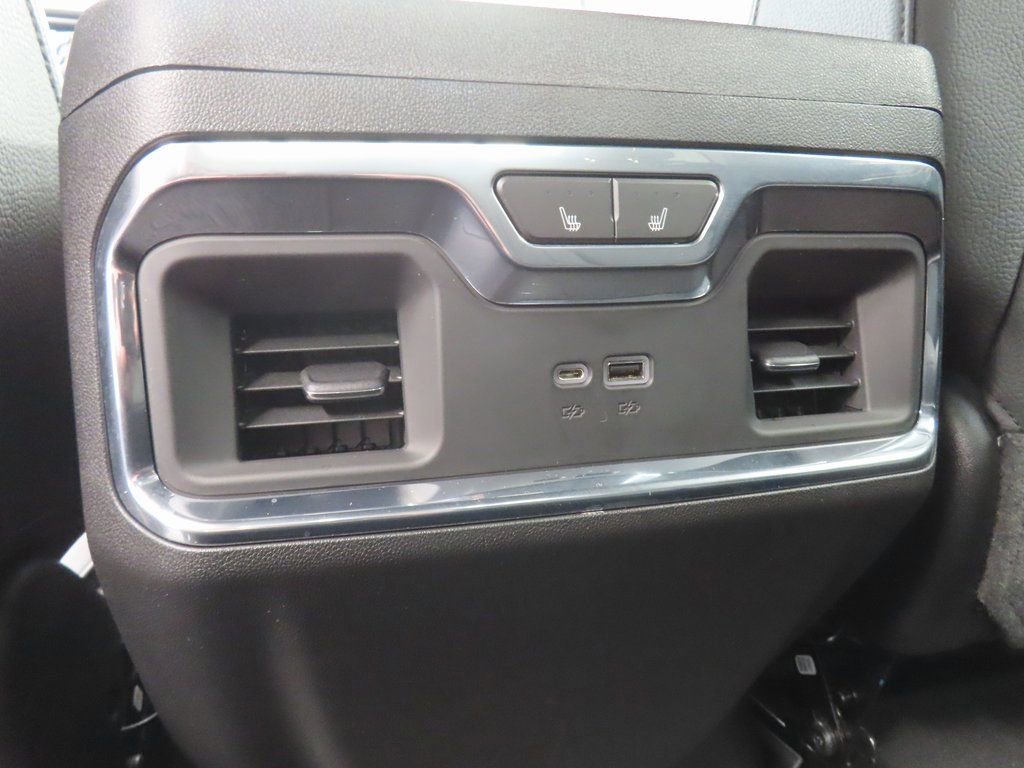 Used 2023 GMC Sierra 1500 Denali w/ Technology Package AWD/4WD image 11