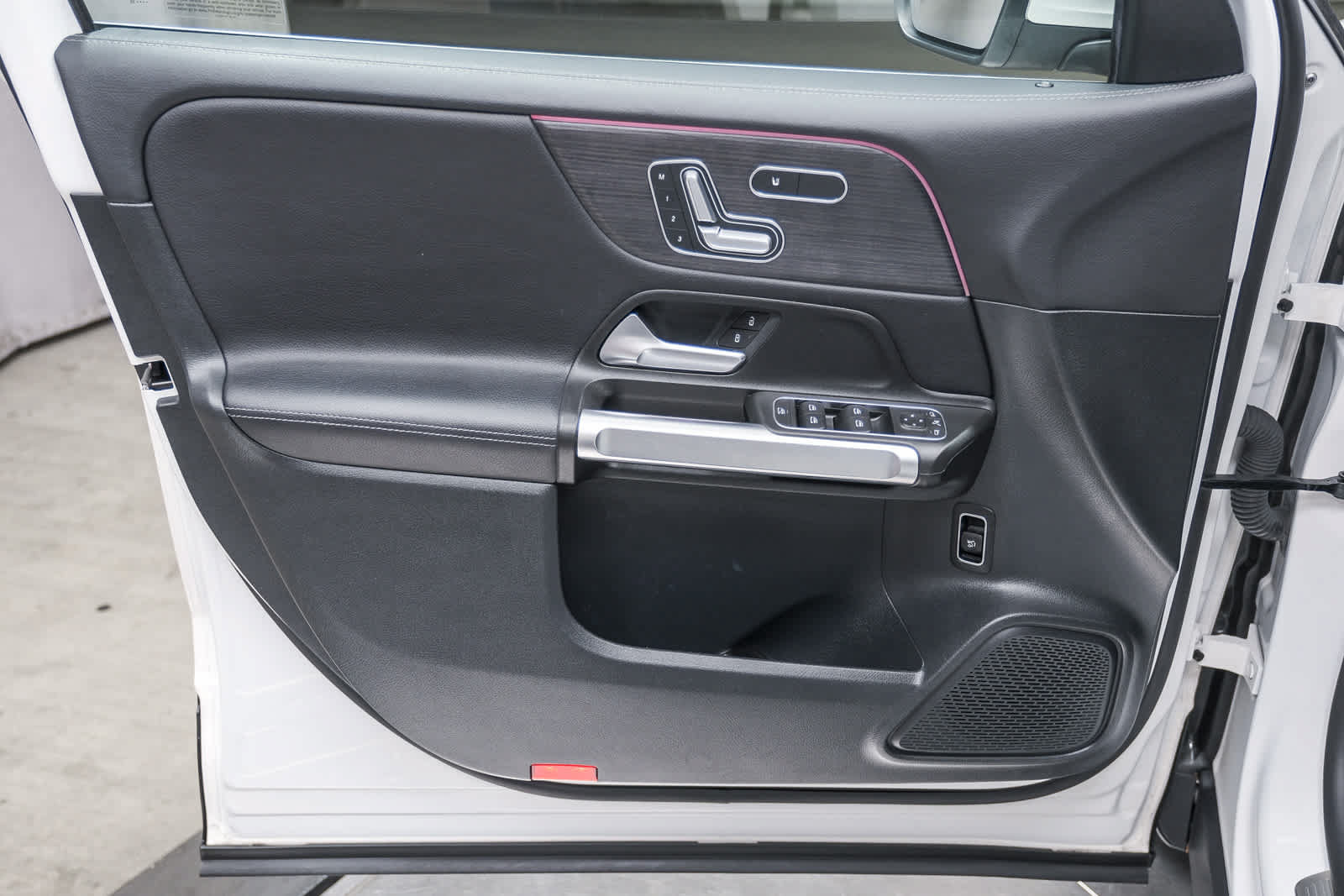Used 2022 Mercedes-Benz GLB 250 image 25