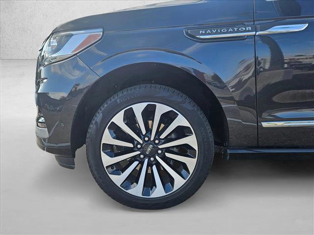 Used 2024 Lincoln Navigator Reserve image 9