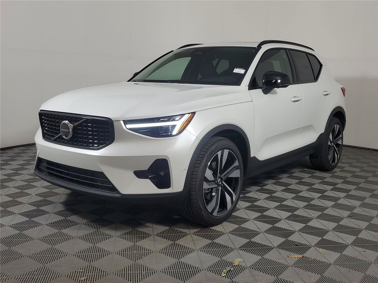 New 2026 Volvo XC40 B5 Plus w/ Climate Package AWD/4WD image 3