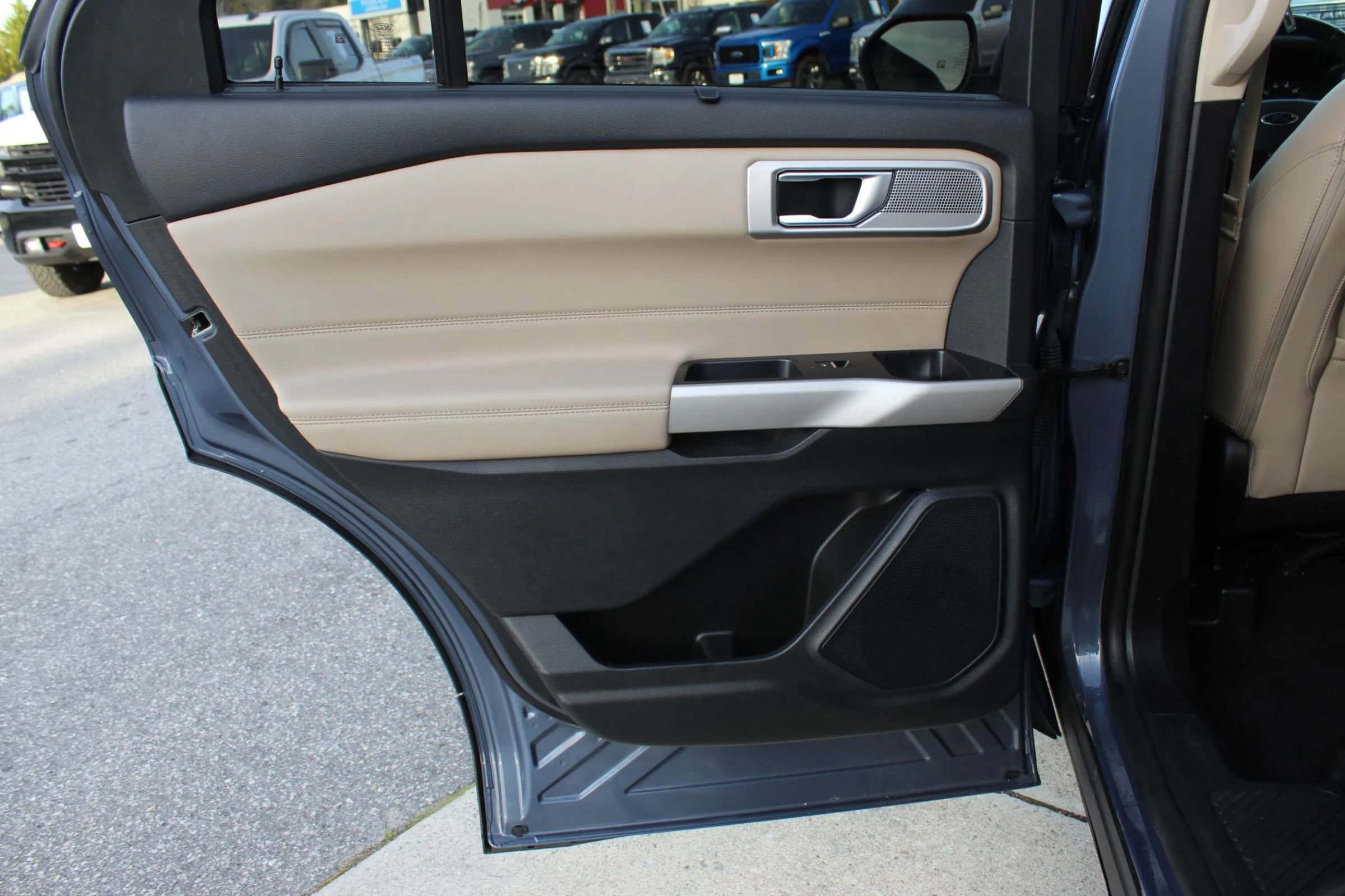 Used 2021 Ford Explorer Limited image 18