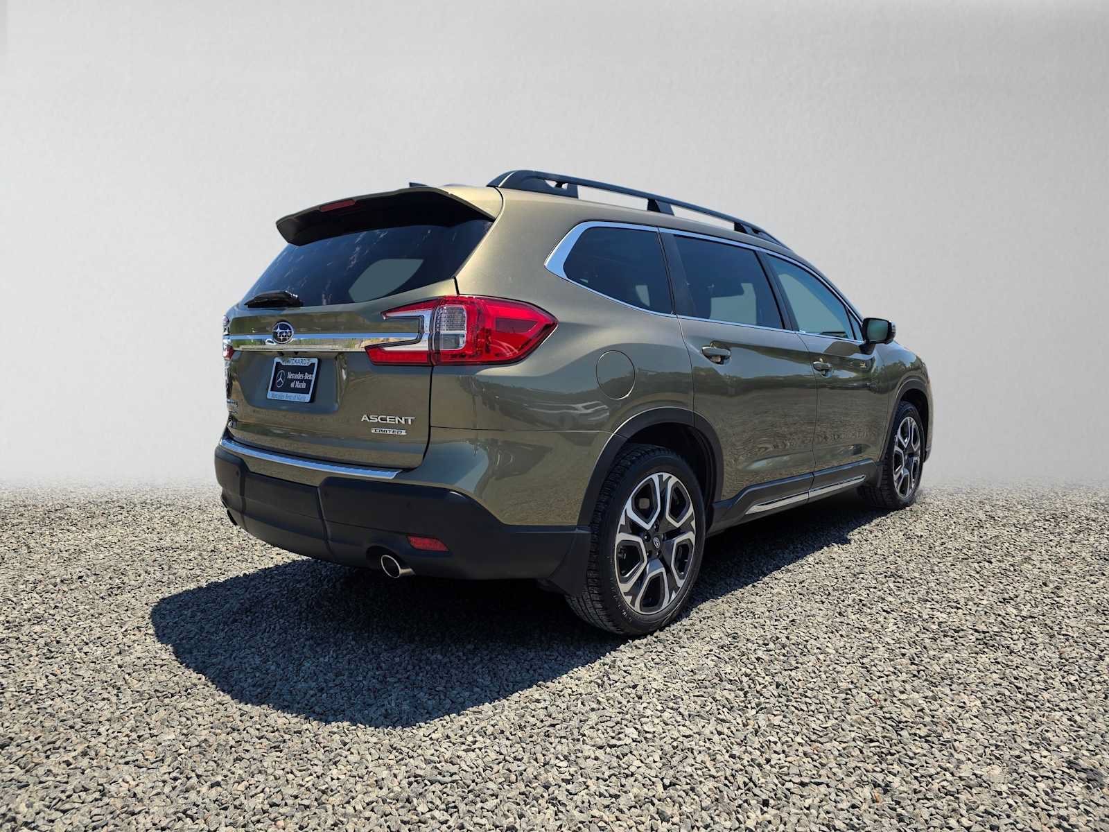Used 2023 Subaru Ascent Limited w/ Technology Package AWD/4WD image 3